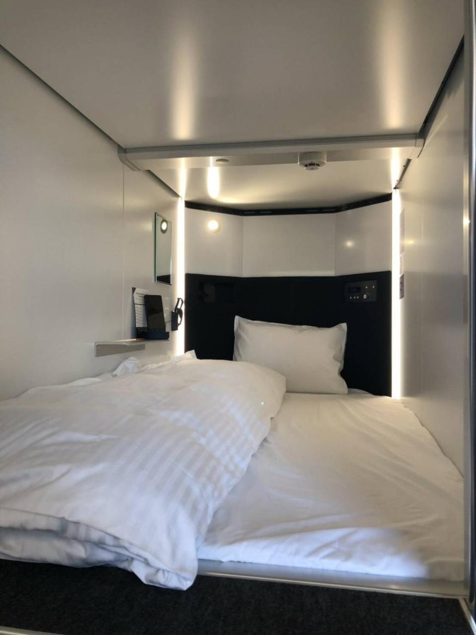 Hearts Capsule Hotel & Spa Hakata Fukuoka  Extérieur photo
