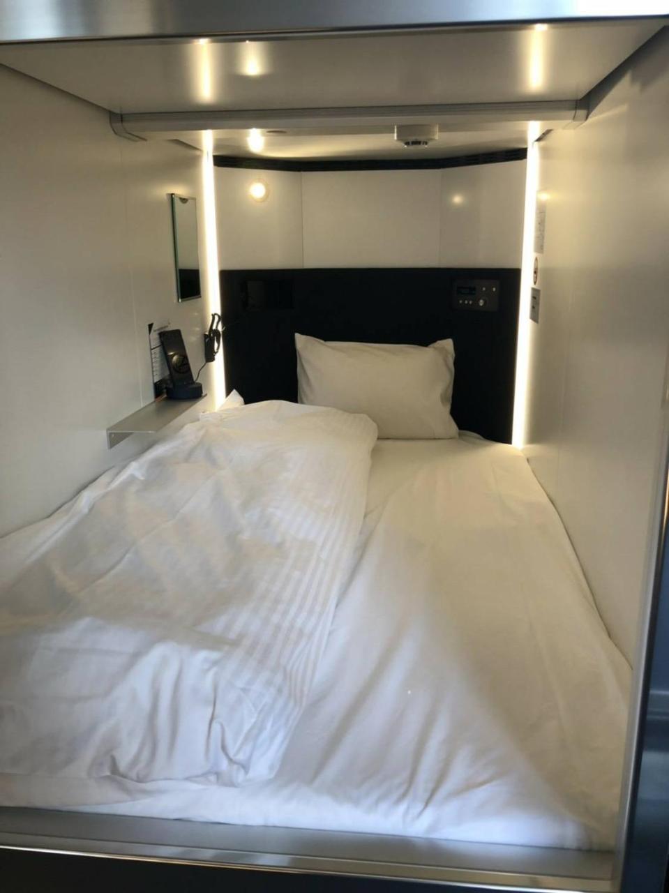 Hearts Capsule Hotel & Spa Hakata Fukuoka  Extérieur photo
